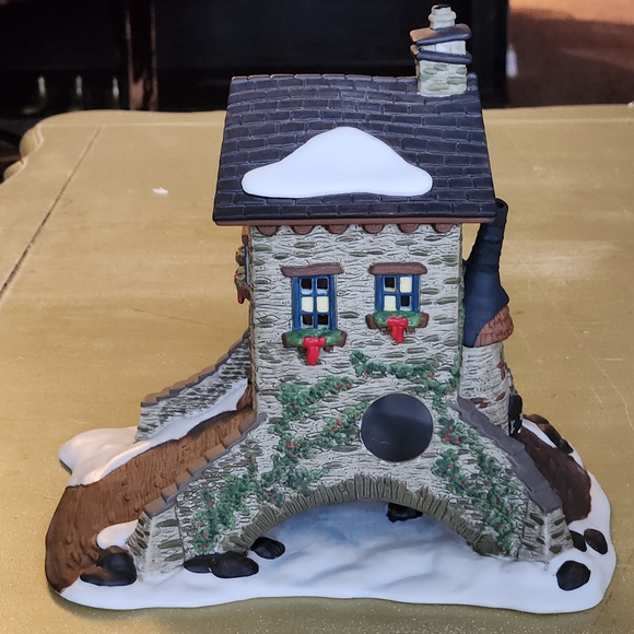 Dept 56 Dickens Village The Maltings - Picture 6 of 9